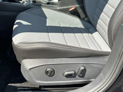 2025 Volkswagen Jetta SE Auto