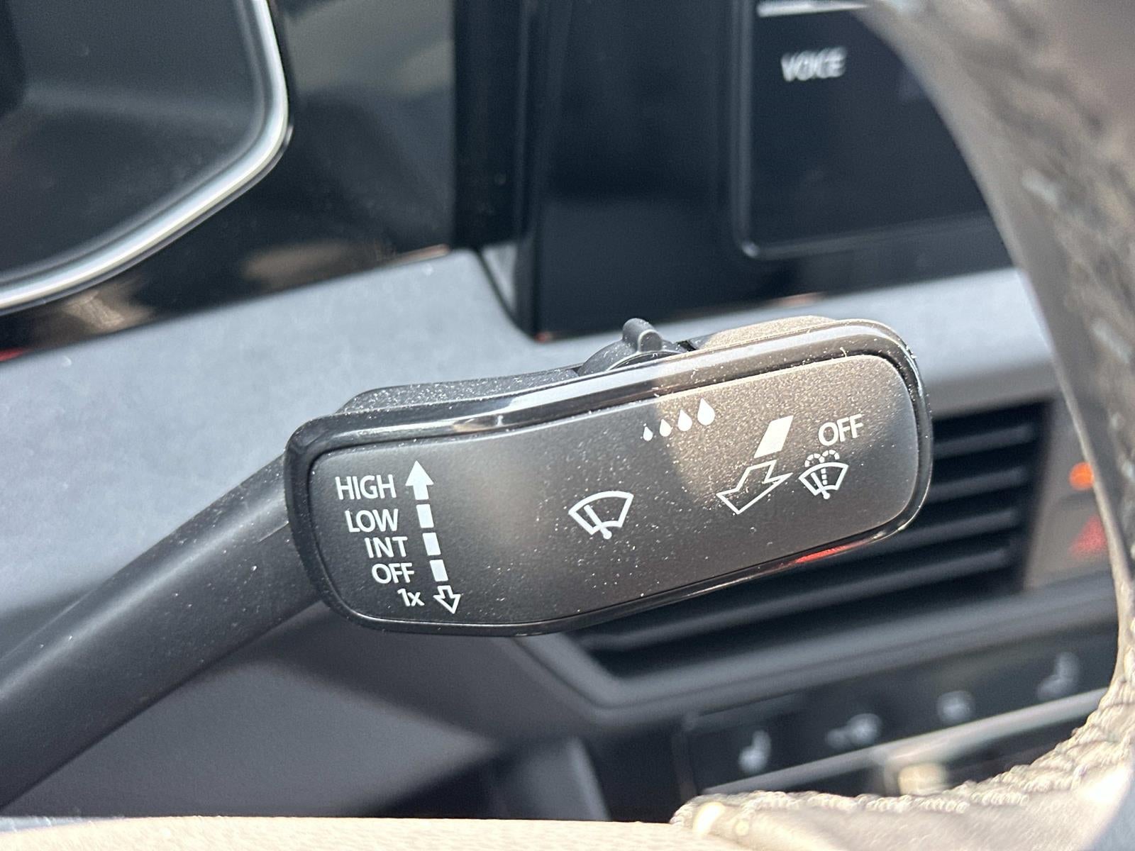 2025 Volkswagen Jetta SE Auto