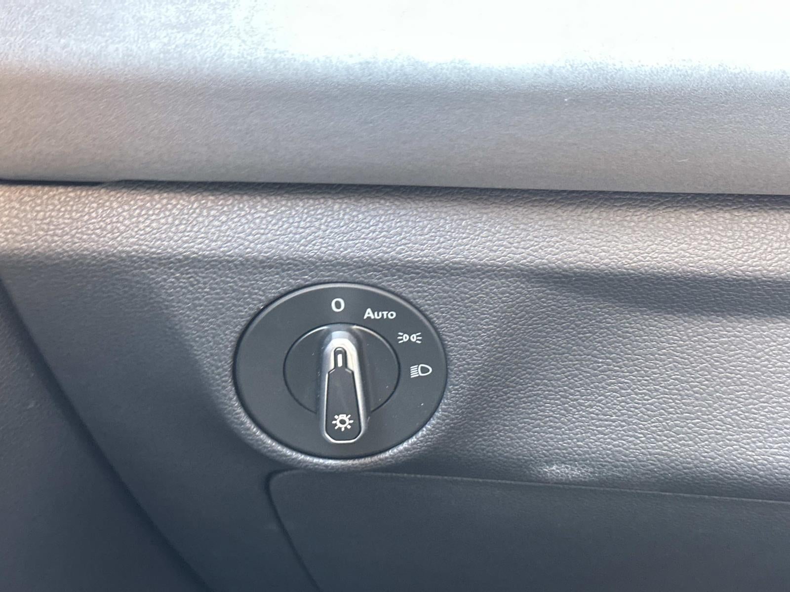 2025 Volkswagen Jetta SE Auto