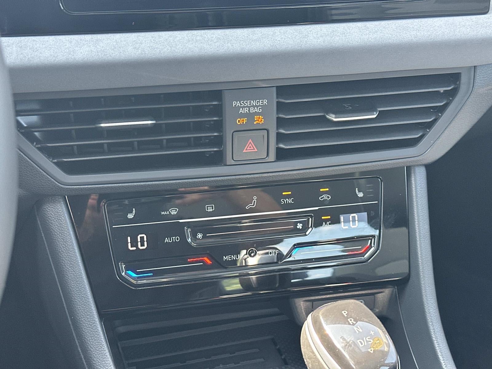 2025 Volkswagen Jetta SE Auto