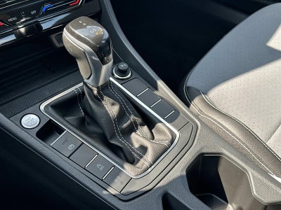 2025 Volkswagen Jetta SE Auto