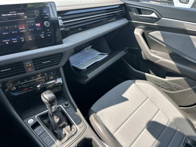 2025 Volkswagen Jetta SE Auto