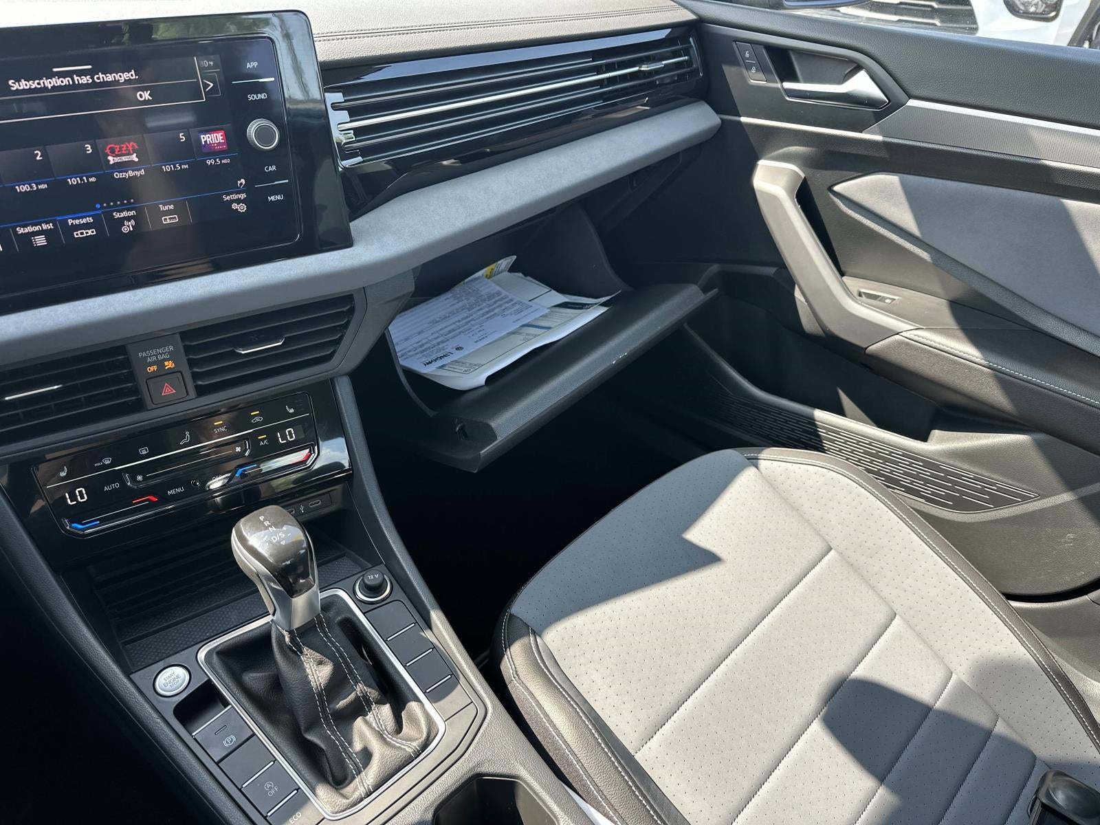 2025 Volkswagen Jetta SE Auto