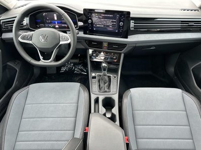 2025 Volkswagen Jetta SE Auto