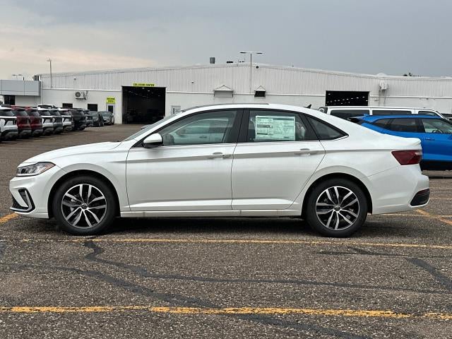 2025 Volkswagen Jetta SE Auto