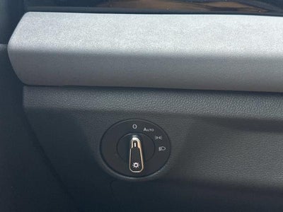 2025 Volkswagen Jetta SE Auto