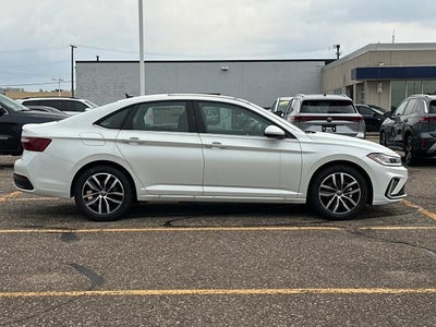 2025 Volkswagen Jetta SE Auto