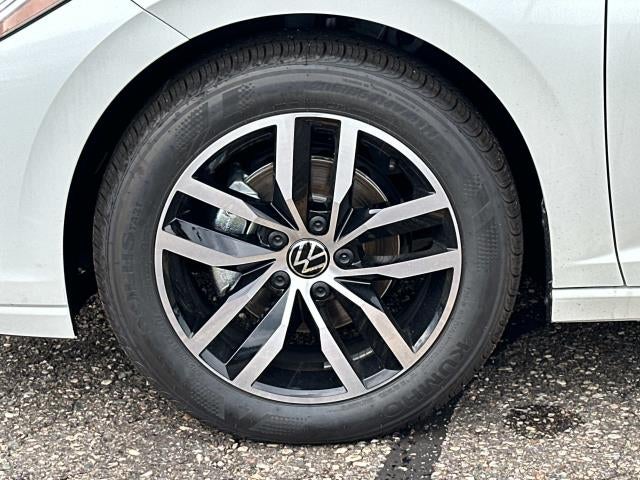 2025 Volkswagen Jetta SE Auto