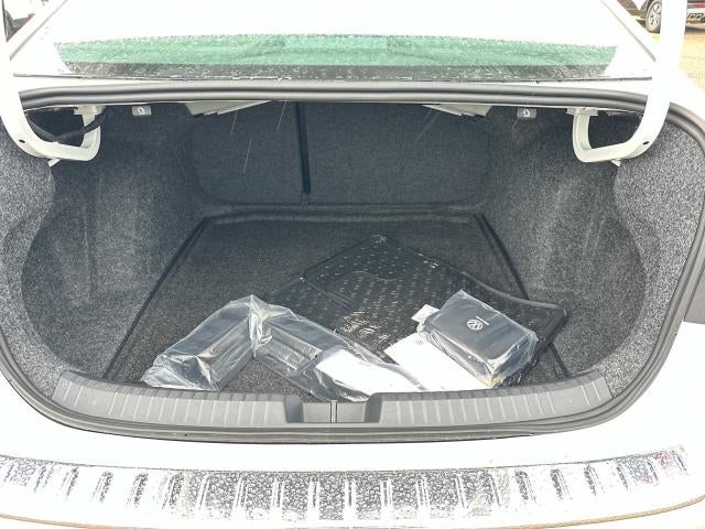 2025 Volkswagen Jetta SE Auto