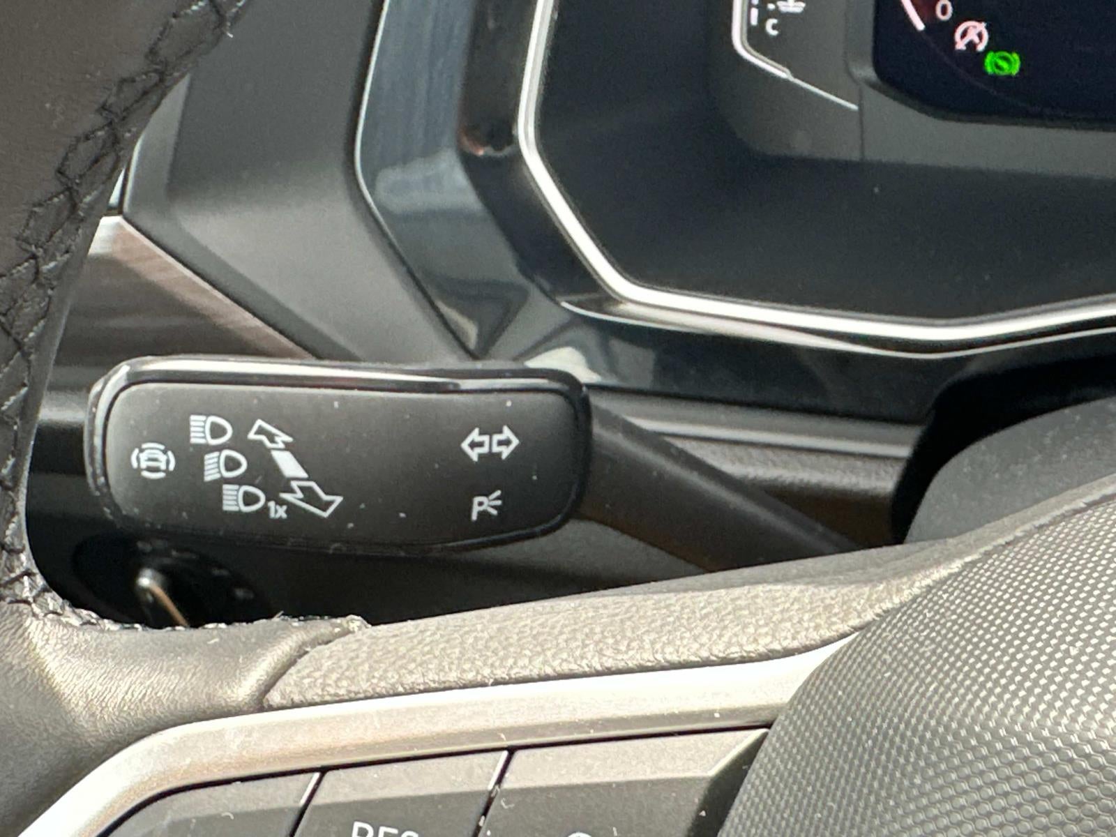 2022 Volkswagen Jetta SEL Auto