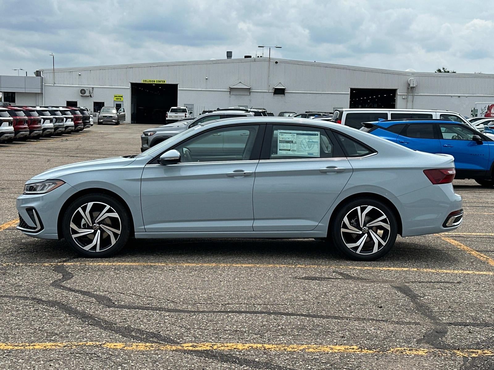 2025 Volkswagen Jetta SEL Auto