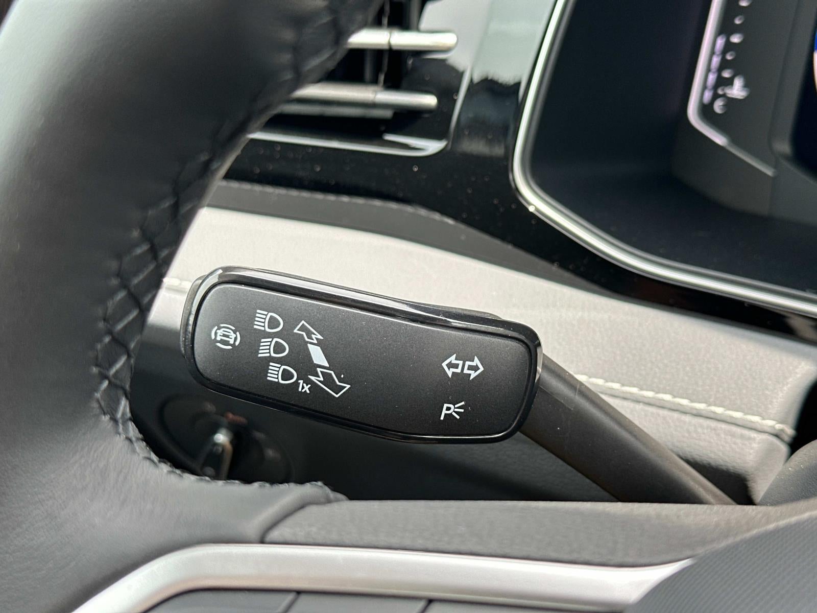 2025 Volkswagen Jetta SEL Auto