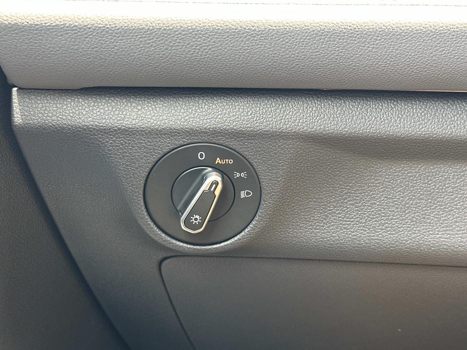 2025 Volkswagen Jetta SEL Auto