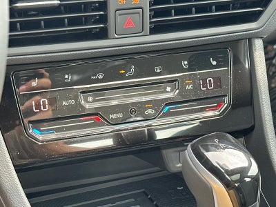 2025 Volkswagen Jetta SEL Auto