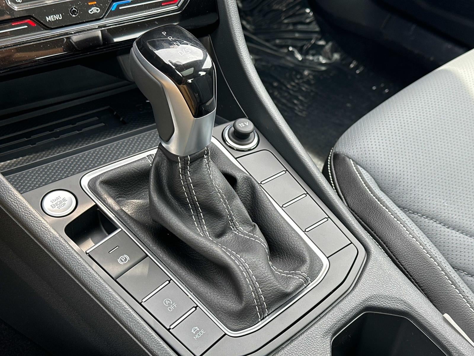 2025 Volkswagen Jetta SEL Auto