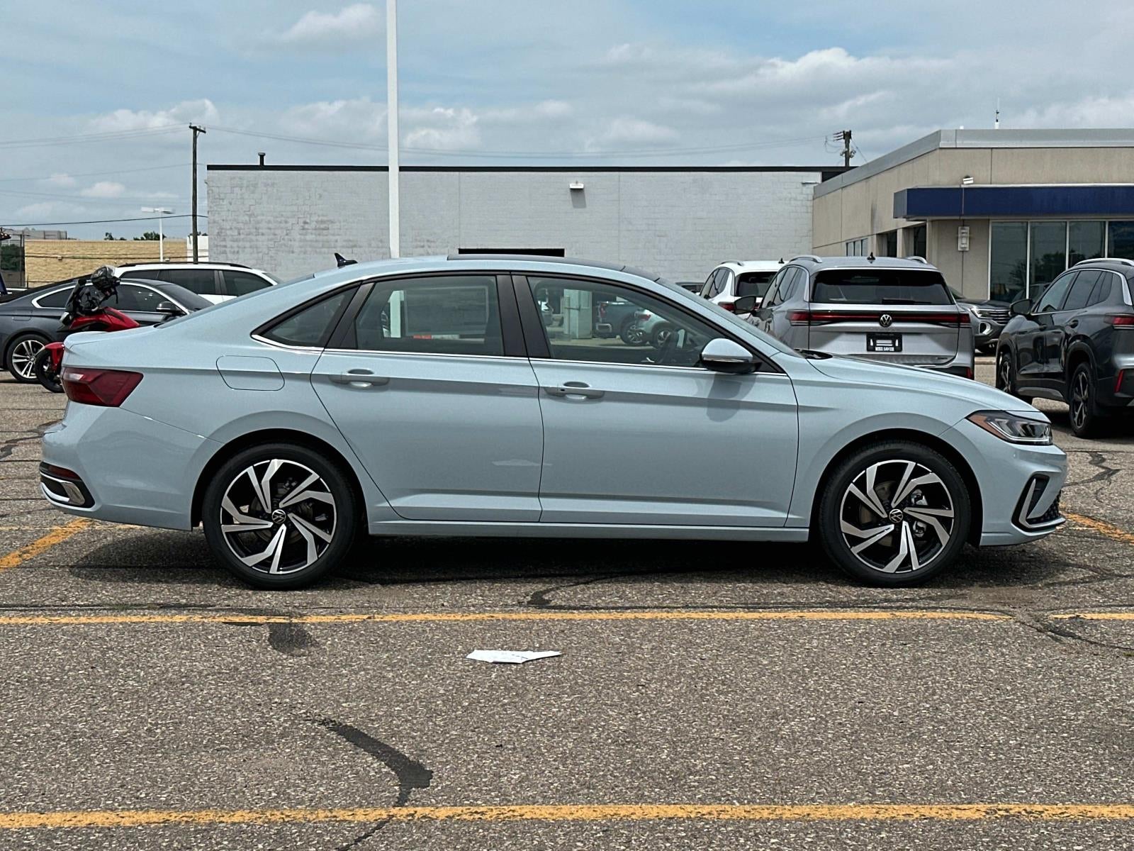 2025 Volkswagen Jetta SEL Auto