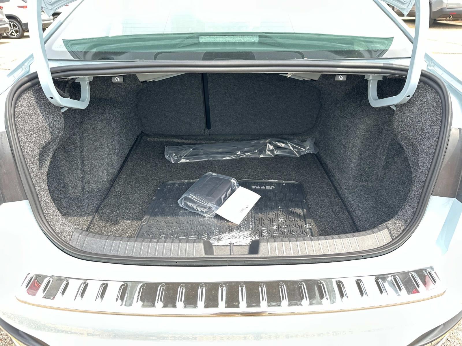 2025 Volkswagen Jetta SEL Auto