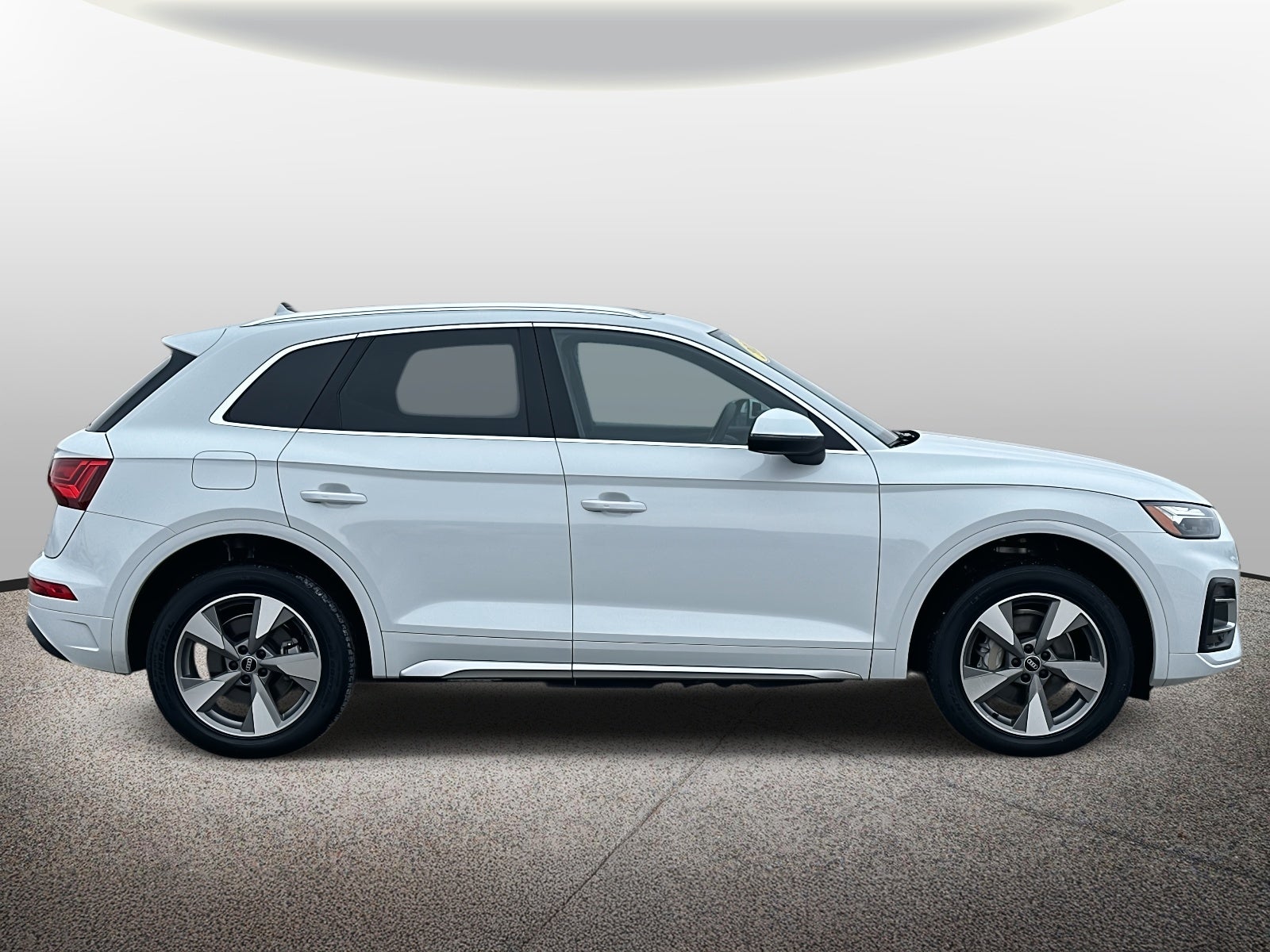2023 Audi Q5 Premium 40 TFSI quattro
