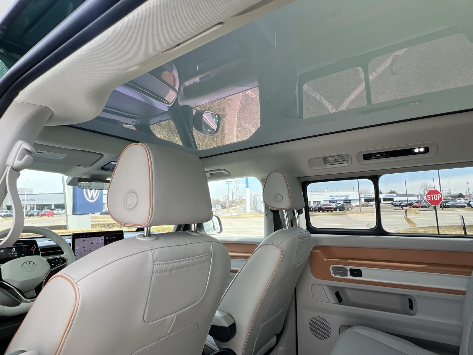 2025 Volkswagen ID. Buzz Pro S Plus 4MOTION w/Two-Tone