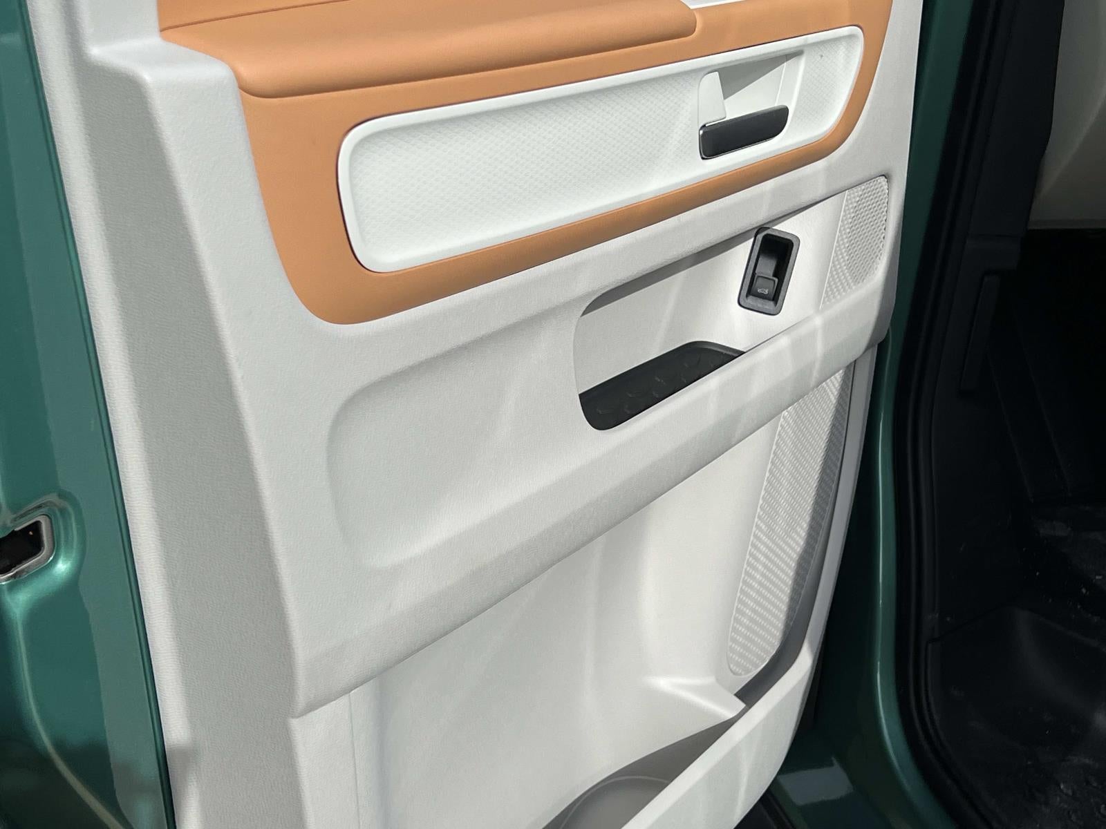 2025 Volkswagen ID. Buzz Pro S Plus 4MOTION w/Two-Tone