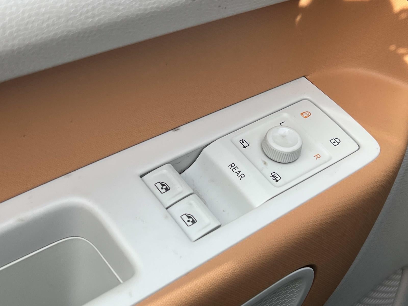 2025 Volkswagen ID. Buzz Pro S Plus 4MOTION w/Two-Tone