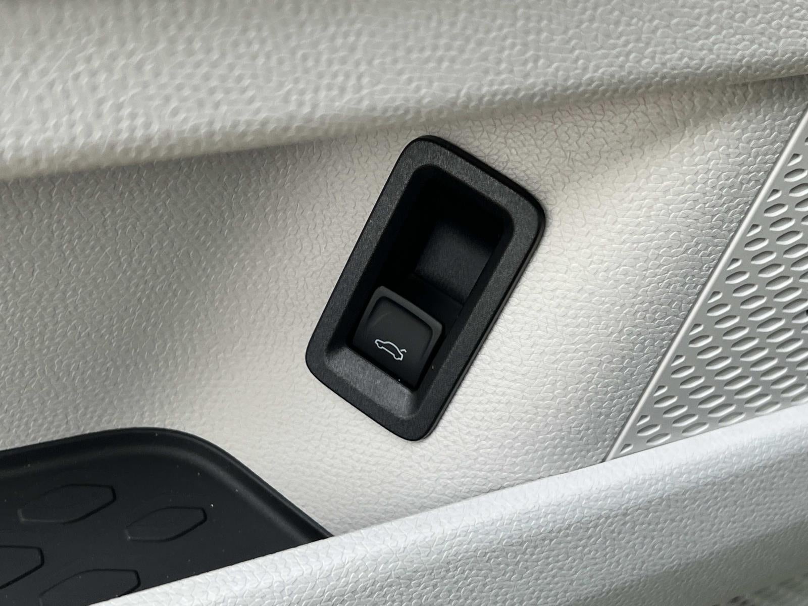 2025 Volkswagen ID. Buzz Pro S Plus 4MOTION w/Two-Tone