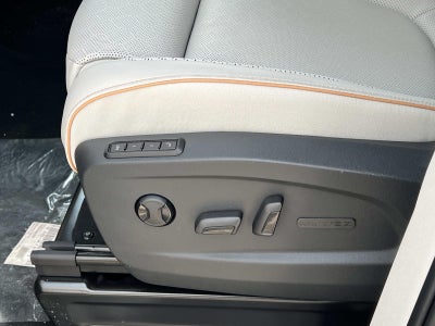 2025 Volkswagen ID. Buzz Pro S Plus 4MOTION w/Two-Tone