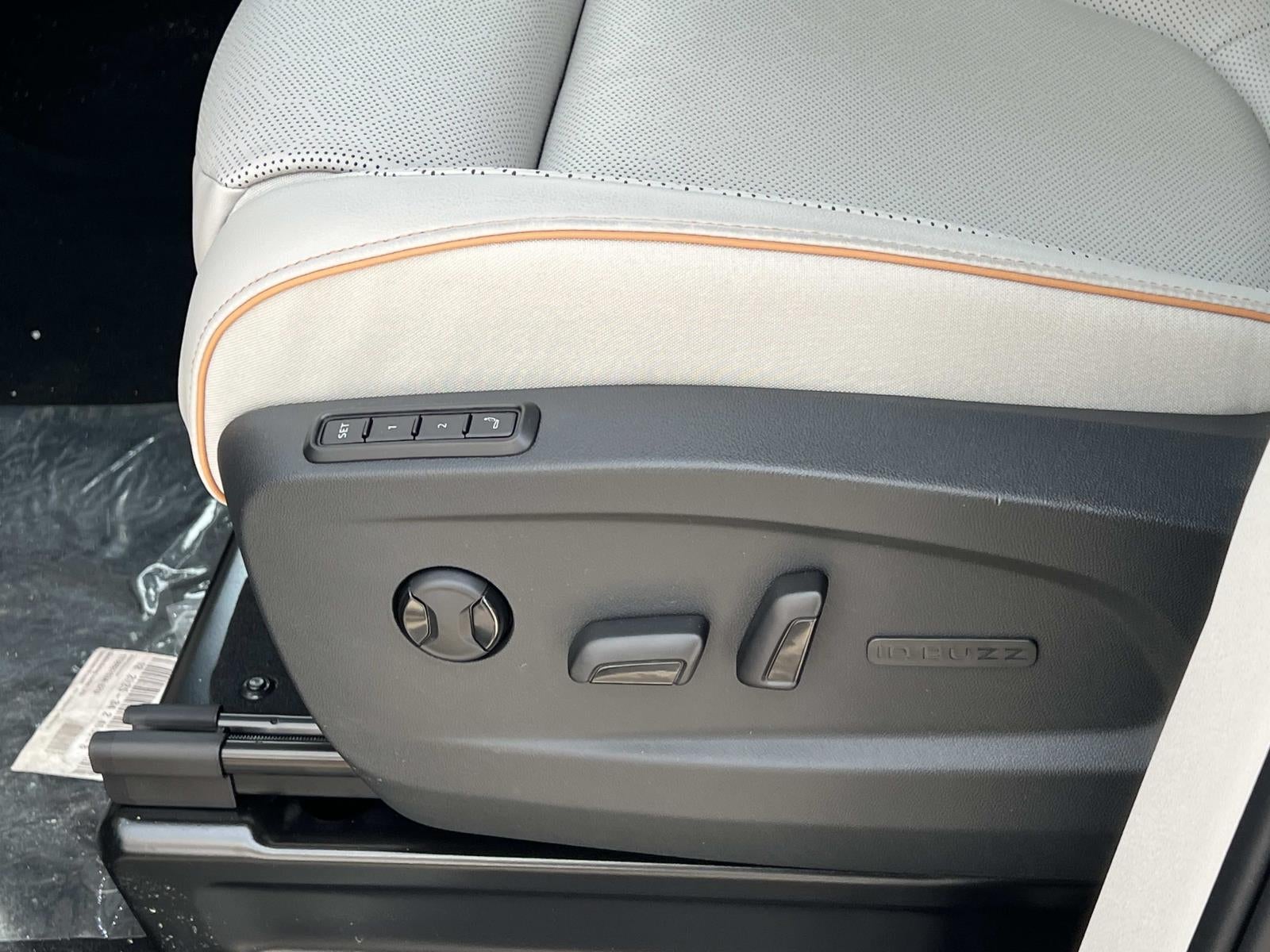 2025 Volkswagen ID. Buzz Pro S Plus 4MOTION w/Two-Tone