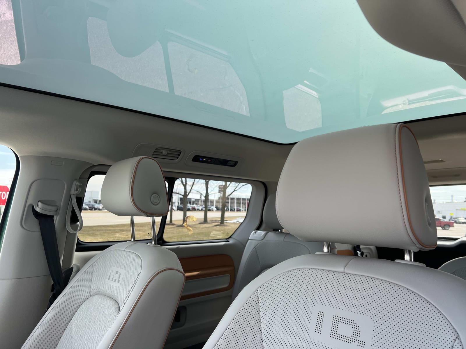 2025 Volkswagen ID. Buzz Pro S Plus 4MOTION w/Two-Tone