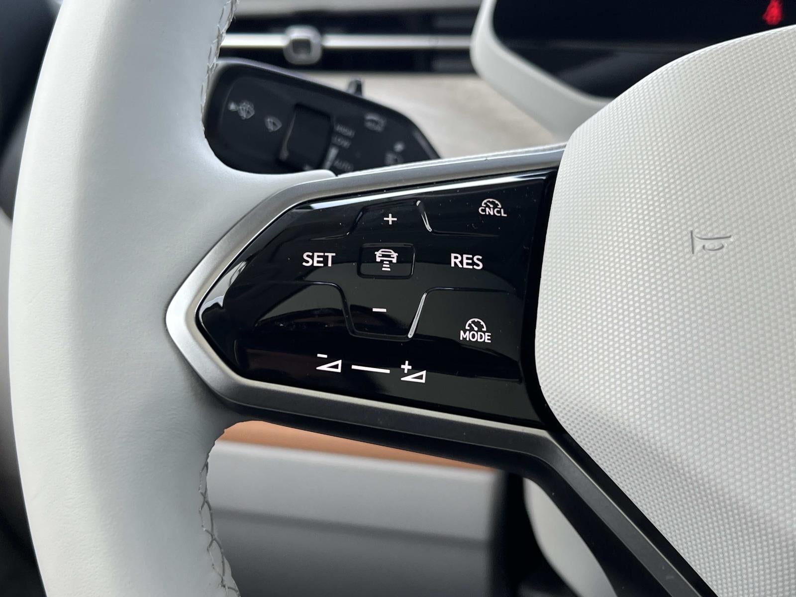 2025 Volkswagen ID. Buzz Pro S Plus 4MOTION w/Two-Tone