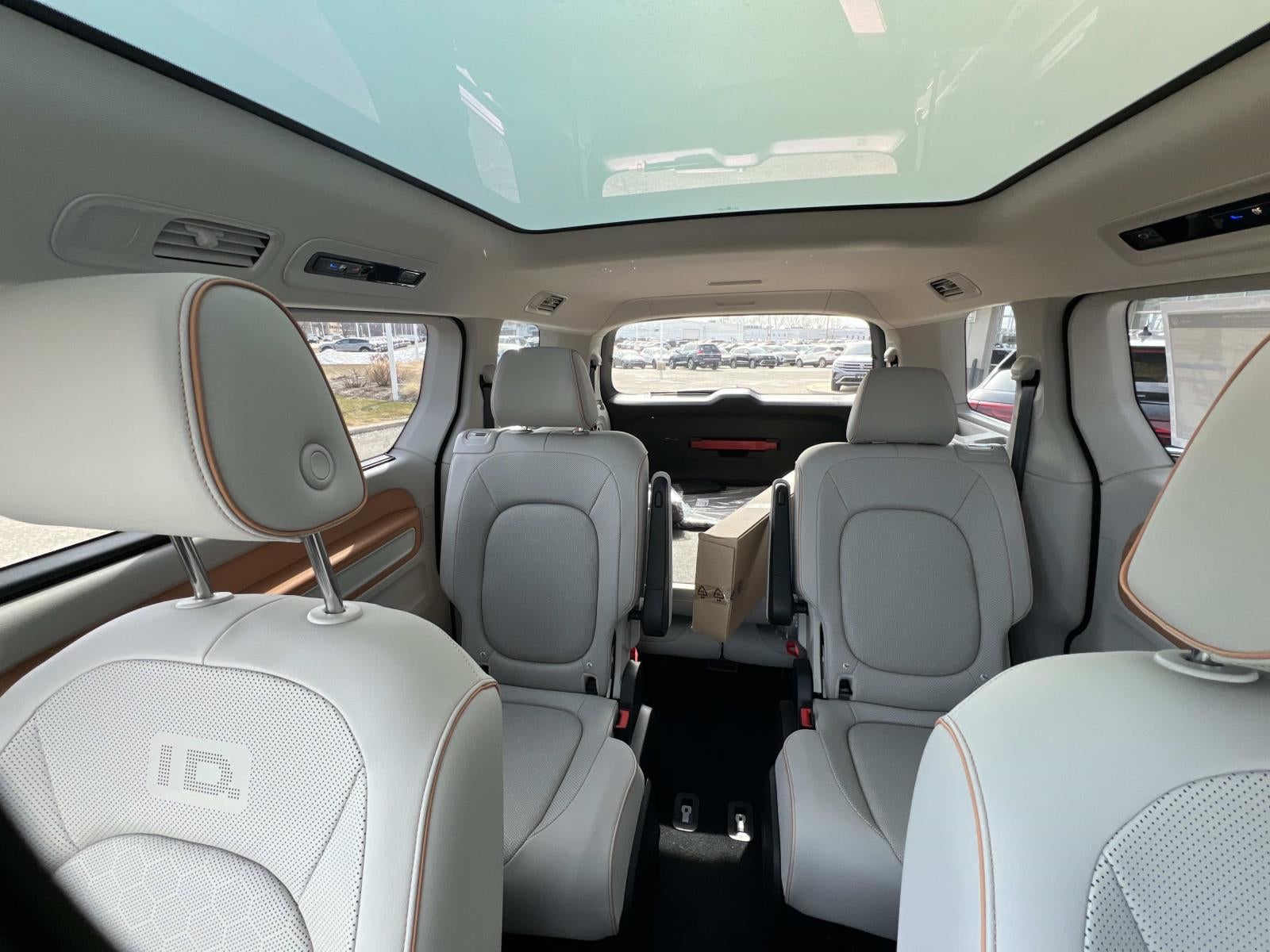 2025 Volkswagen ID. Buzz Pro S Plus 4MOTION w/Two-Tone