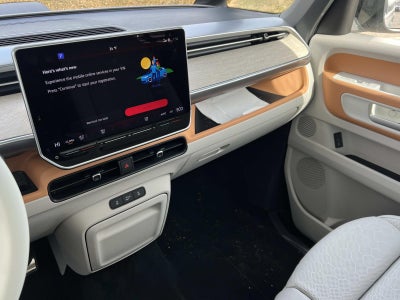 2025 Volkswagen ID. Buzz Pro S Plus 4MOTION w/Two-Tone