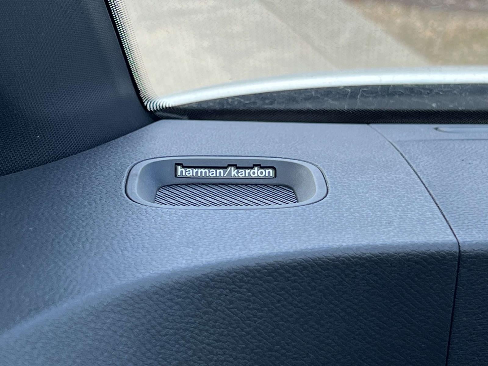 2025 Volkswagen ID. Buzz Pro S Plus 4MOTION w/Two-Tone