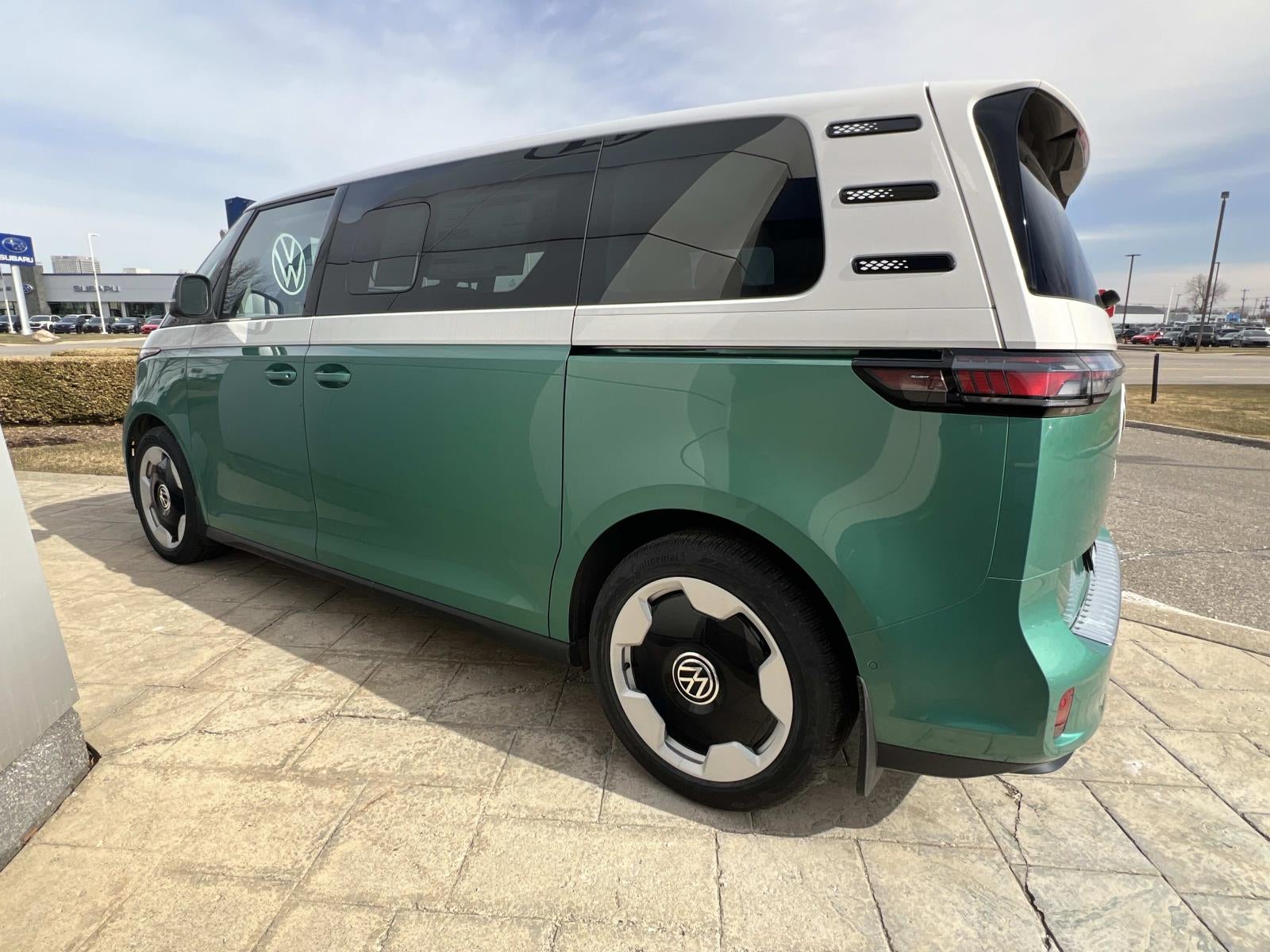 2025 Volkswagen ID. Buzz Pro S Plus 4MOTION w/Two-Tone