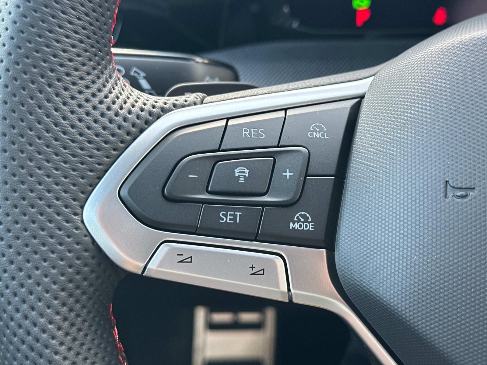 2025 Volkswagen Golf GTI 2.0T SE DSG