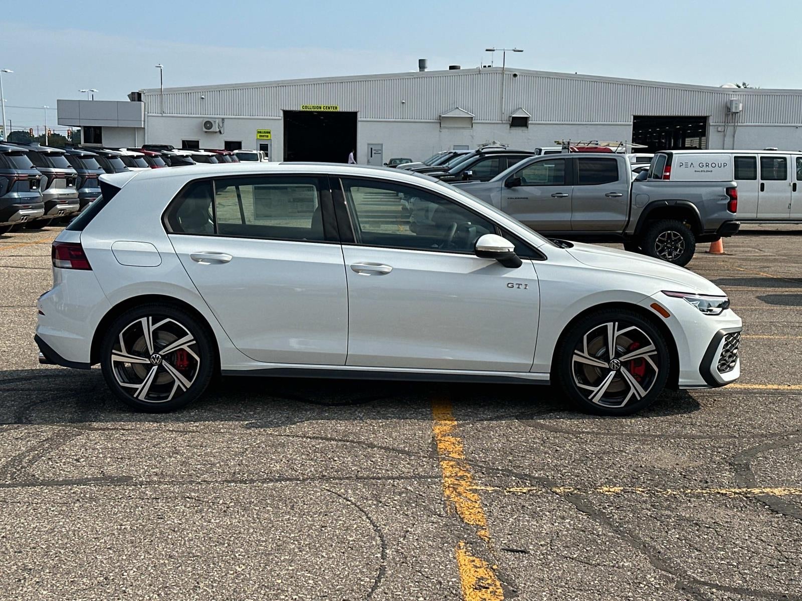 2025 Volkswagen Golf GTI 2.0T SE DSG