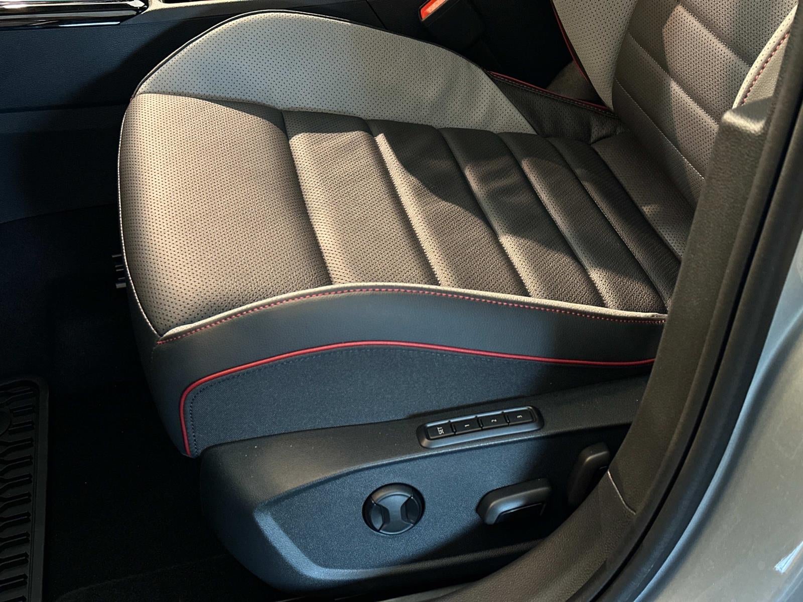 2025 Volkswagen Golf GTI 2.0T SE DSG