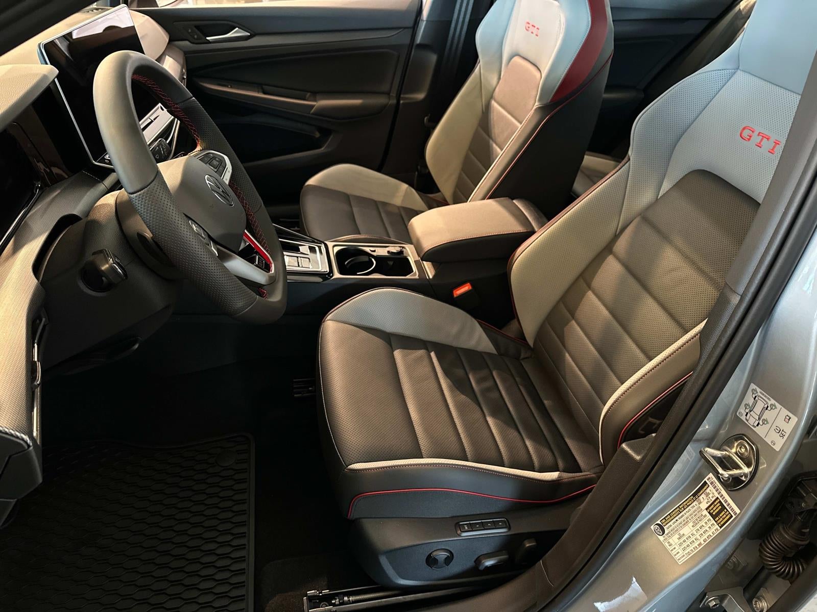 2025 Volkswagen Golf GTI 2.0T SE DSG