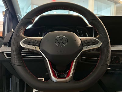 2025 Volkswagen Golf GTI 2.0T SE DSG