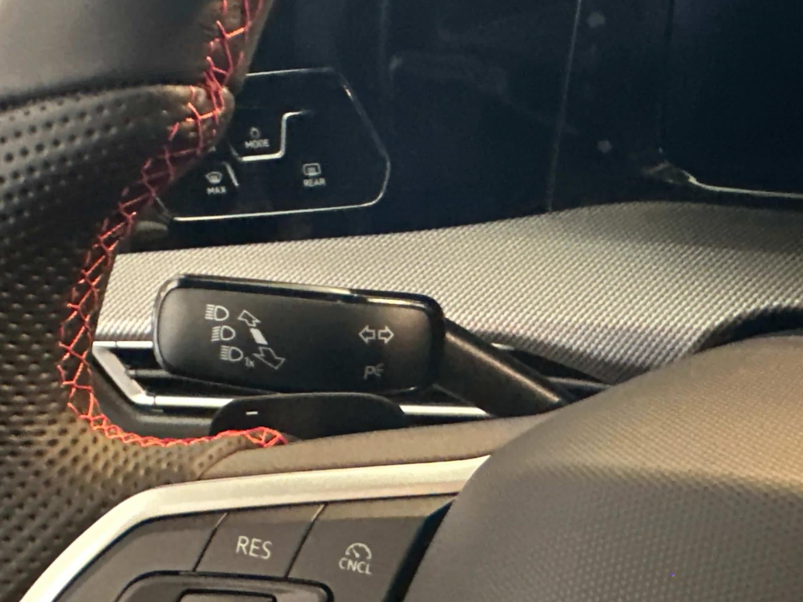 2025 Volkswagen Golf GTI 2.0T SE DSG