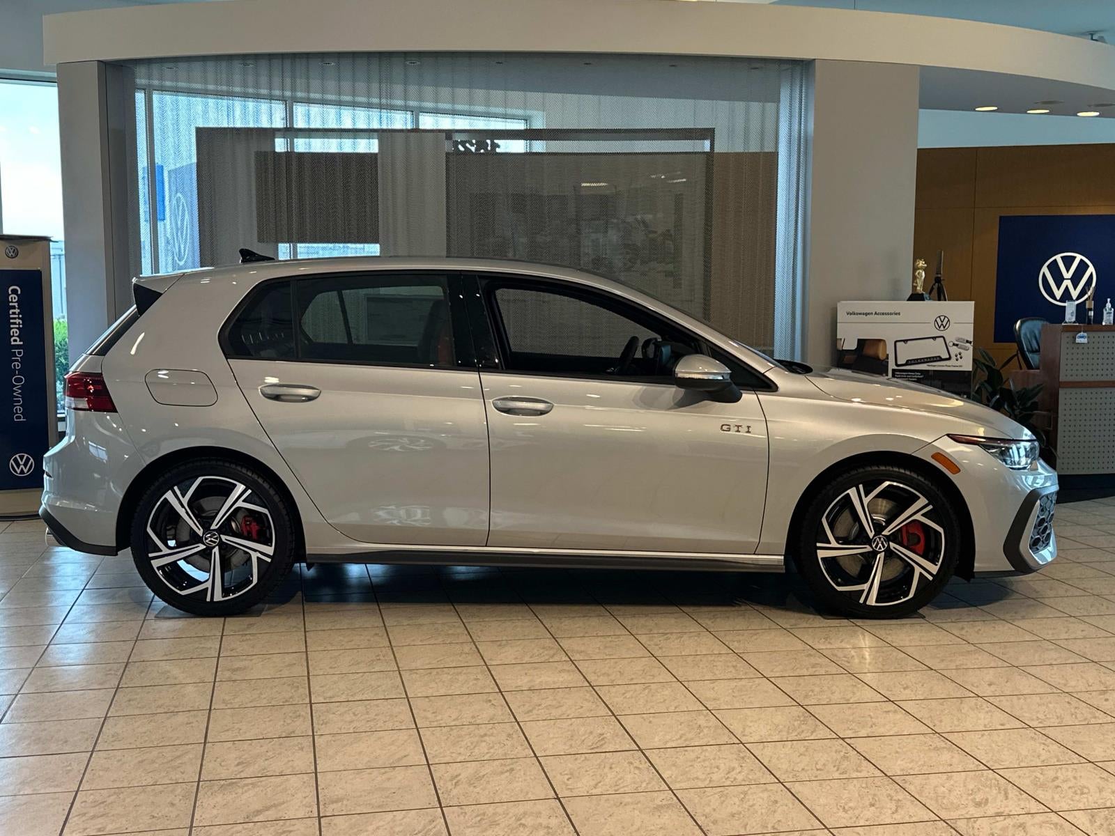 2025 Volkswagen Golf GTI 2.0T SE DSG